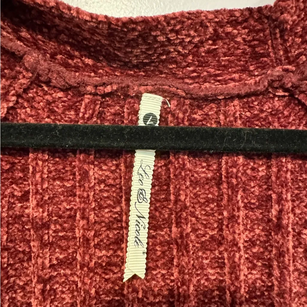 Leo & Nicole‎ red soft plush cardigan - Image 2