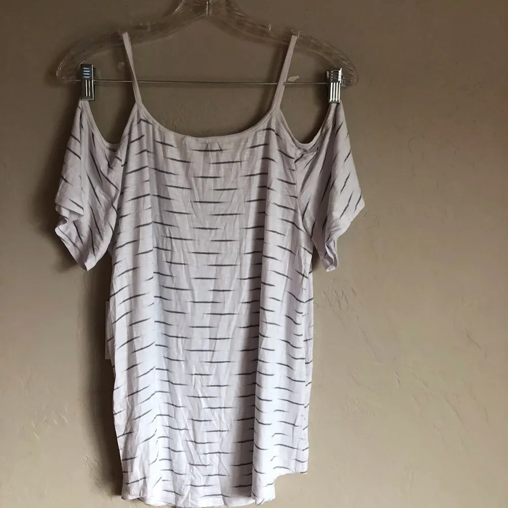 NWT Kensie Cold Shoulder Top‎ - Image 6