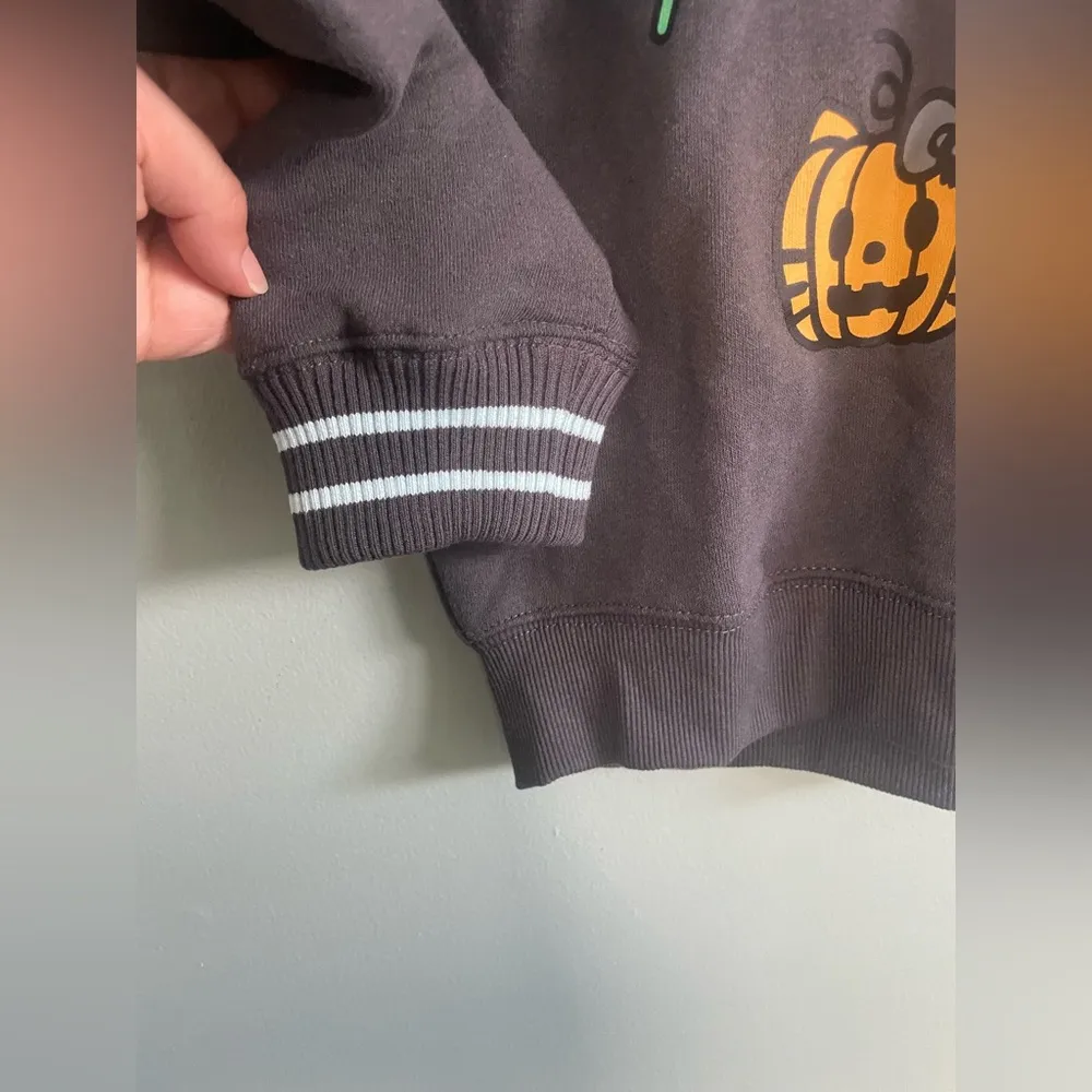 NWT Hello Kitty Sanrio GID Halloween Black Character Crew neck Sweatshirt XS - Image 4