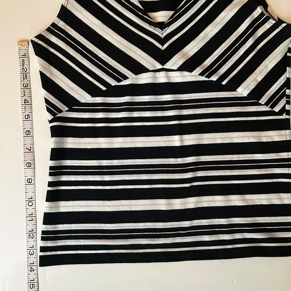 Gap Factory Y2K black and white striped V neck sleeveless stretch top Size Small - Image 8