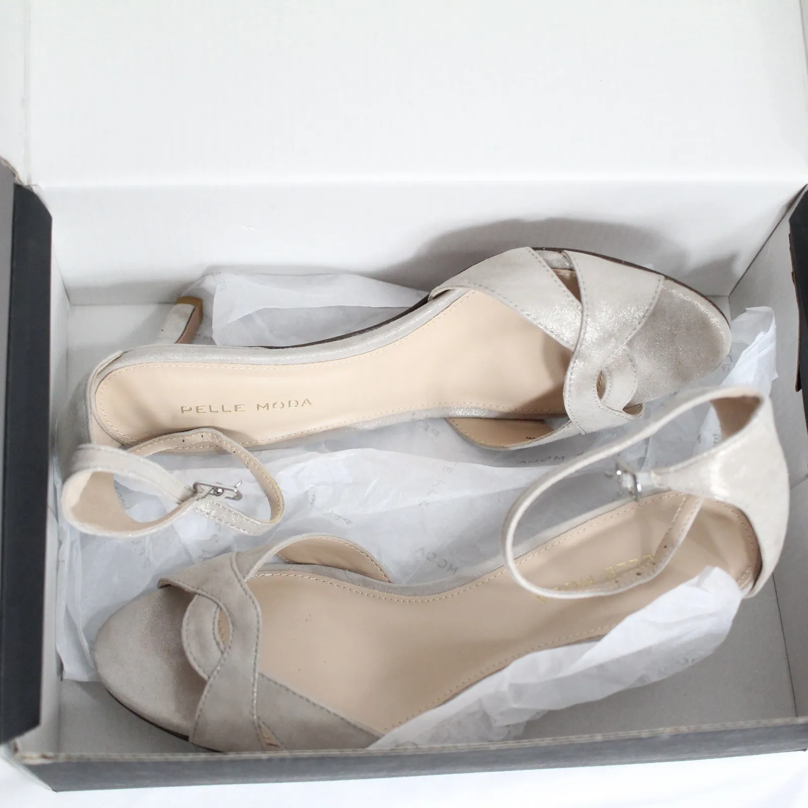 Pelle Moda Women's Bekim Kitten Heel Sandal Size 8.5 NIB Shimmer Silver - Image 7