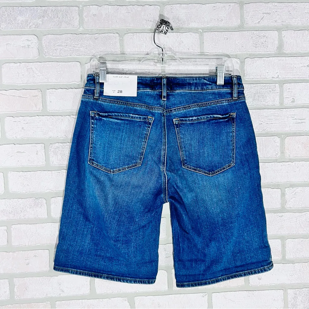 LOFT NWT Bermuda Denim Shorts Size 6/28 - Image 4