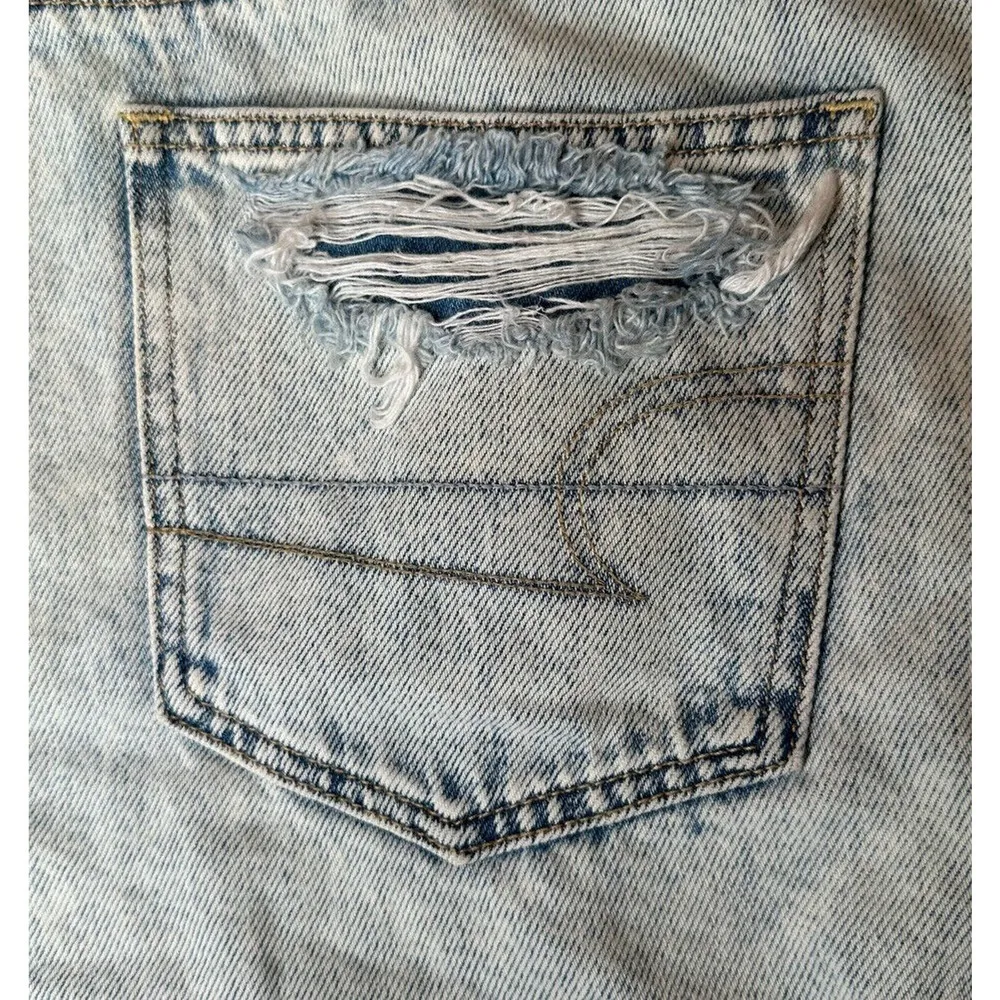 NEW American Eagle Womens Mom Jean Shorts Light Wash Distressed High Waist 16 - Image 12