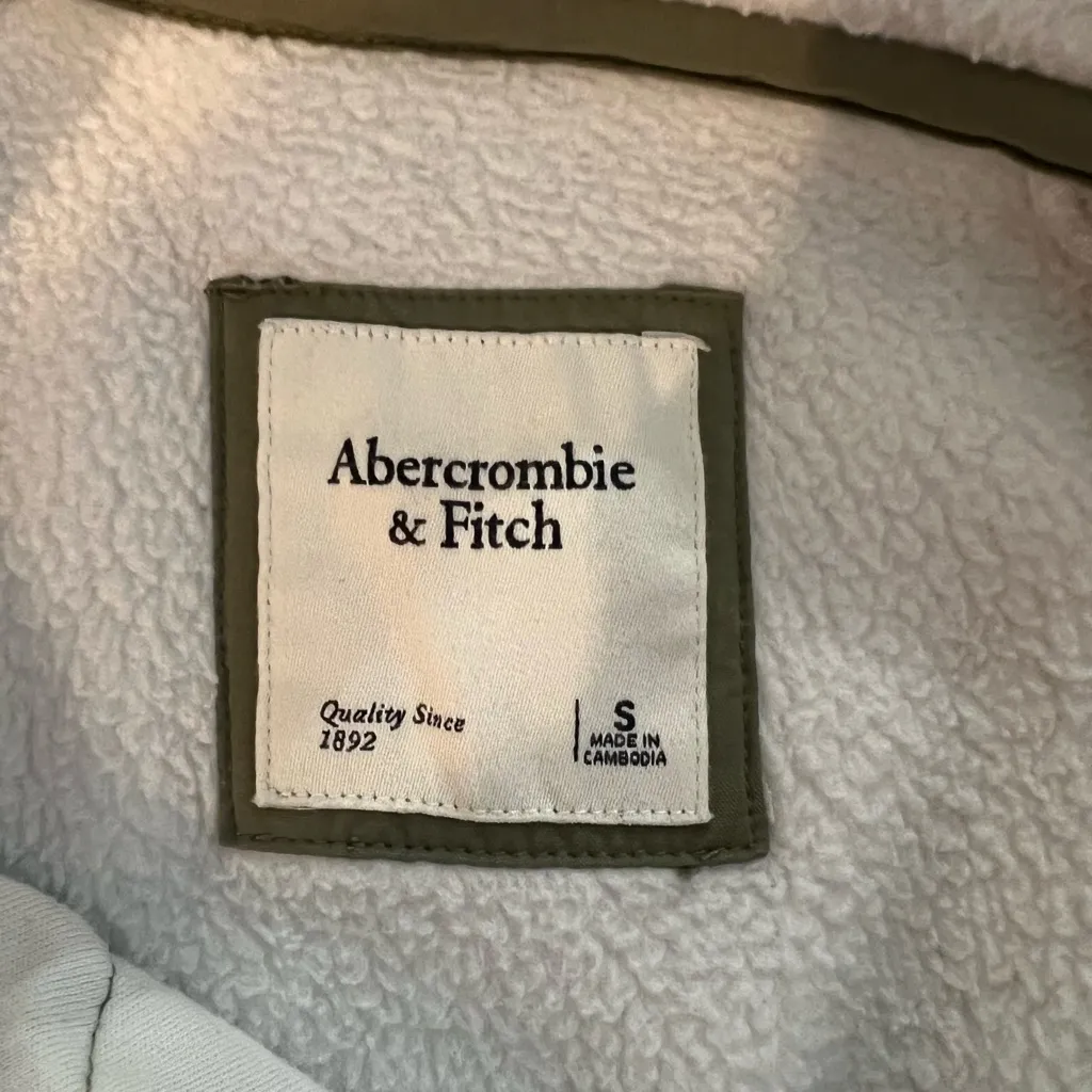 Abercrombie & Fitch Asymmetrical Snap-Up Fleece White Green Puffer Size Small - Image 9