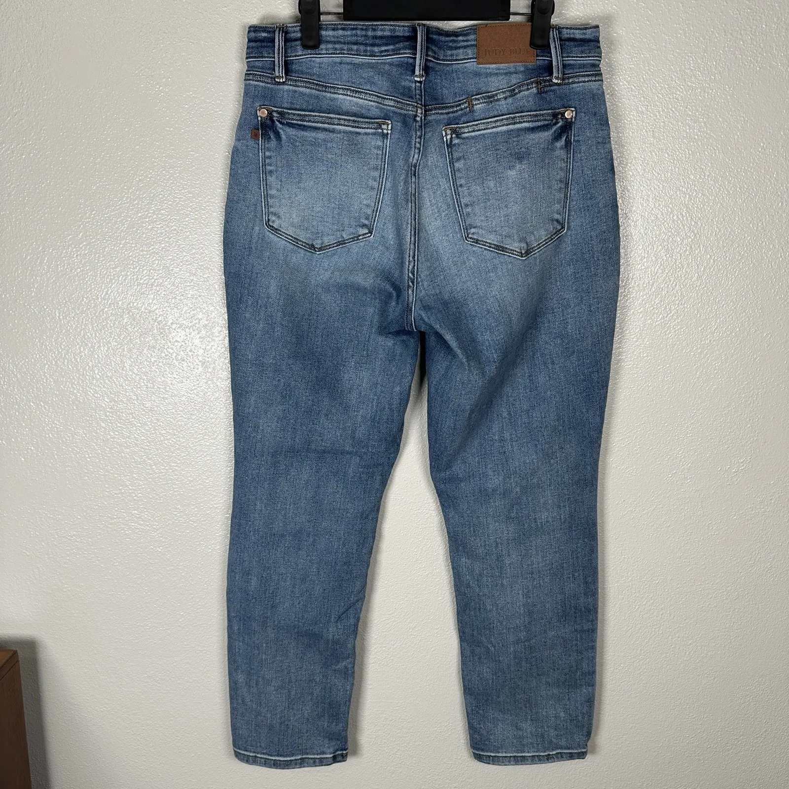 Judy Blue Jeans Size 11/30 Slim Fit Stretchy Medium Light Wash New Large Patch - Image 3
