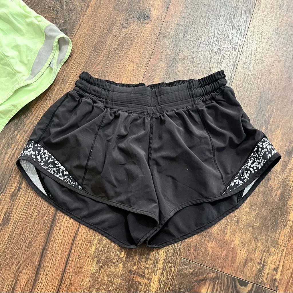 Lot of 2 Lululemon Hotty hot shorts size 4 Green and Black - Image 6