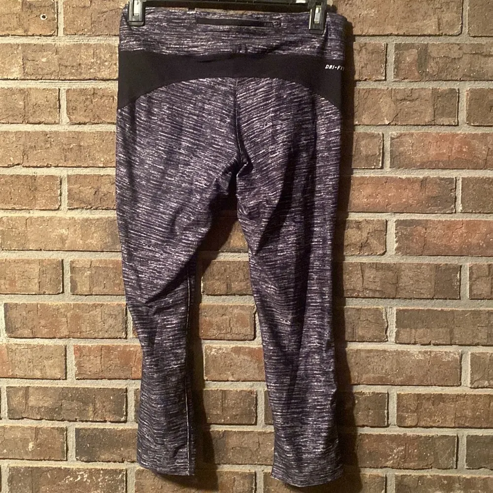 nike dri fit capris leggings size medium - Image 2
