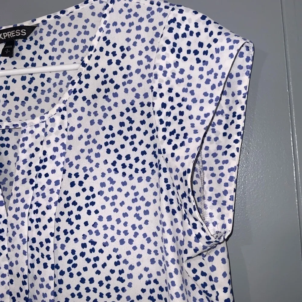 Express Blue~White Polka Dot Cap Sleeve Keyhole Front Business Blouse SP - Image 6
