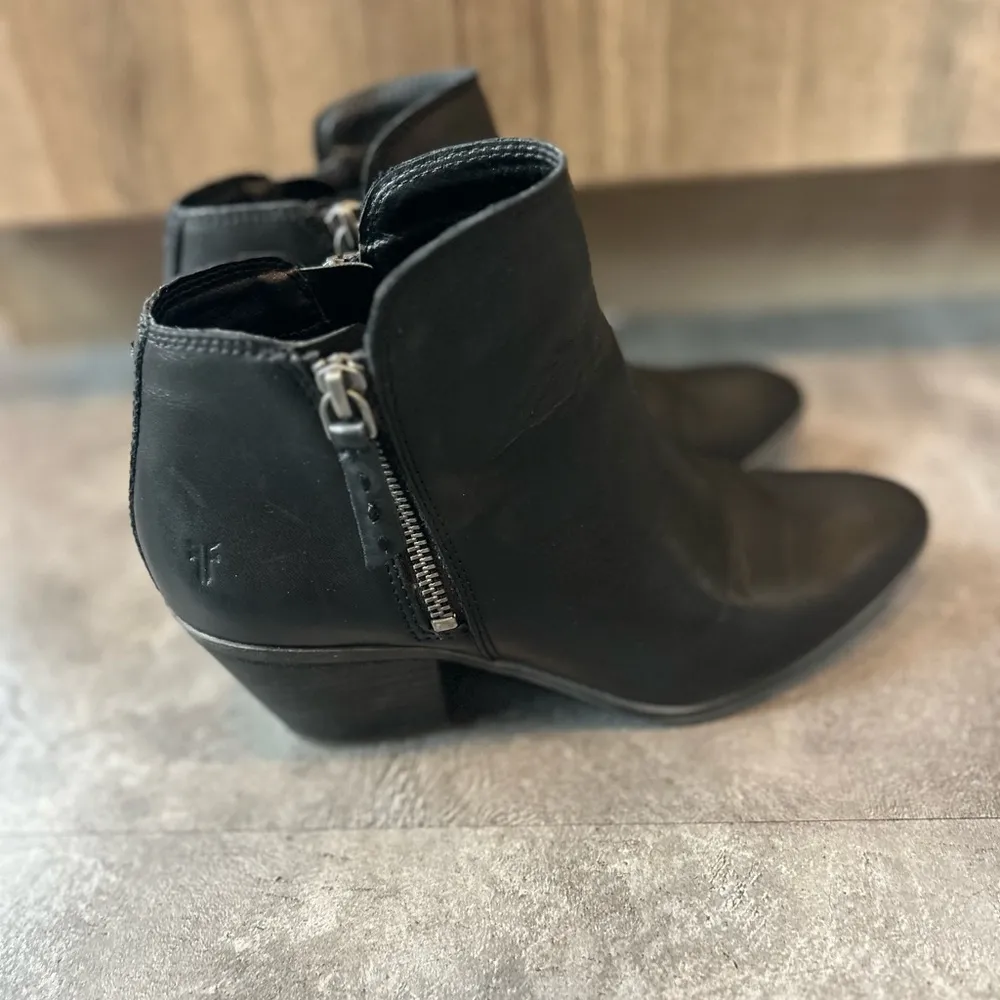 Frye Judith Zip Leather Booties Ankle Boots Size 7 - Image 5