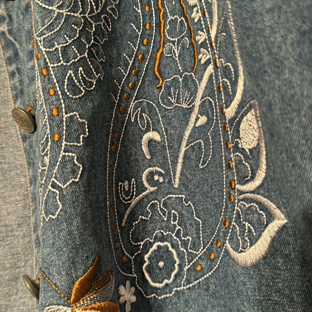 White Stag Women’s Small (4/6) Floral Embroidered Jean Jacket Vintage 90s Denim - Image 8