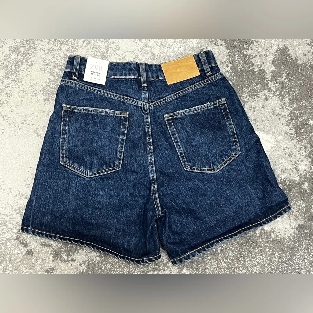 Zara denim shorts in the mom fit style Size 06 high rise - Image 2