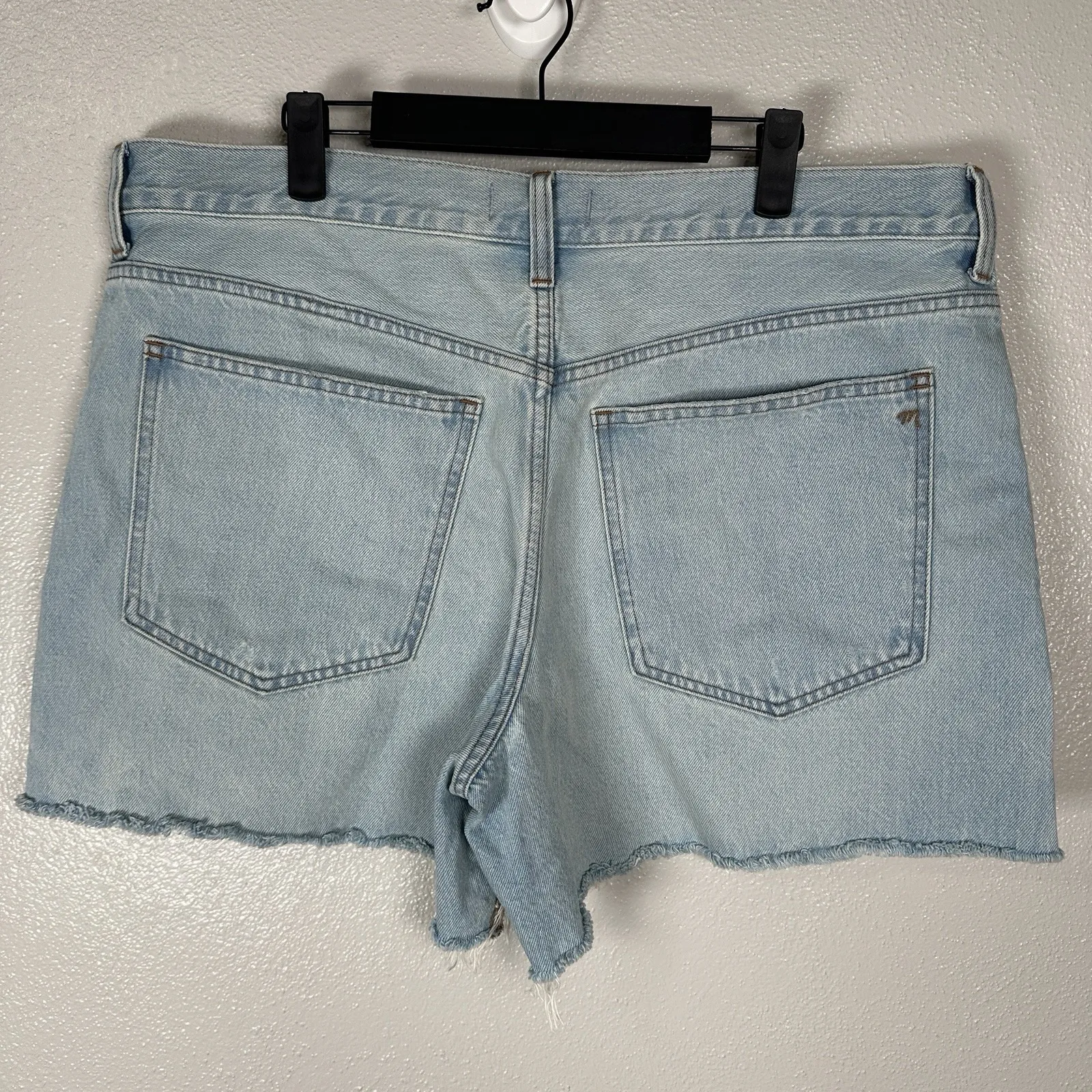 NEW Madewell Relaxed Mid Length Denim Jean Shorts Womens 32 Light Wash Step Hem - Image 3