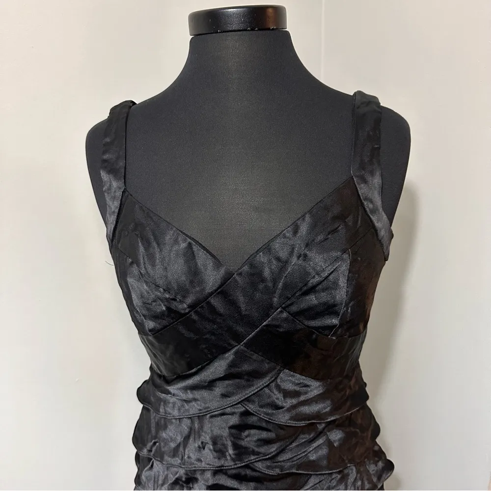 London Times Black Sleeveless Ruffled Dress in Size 10 - Image 2