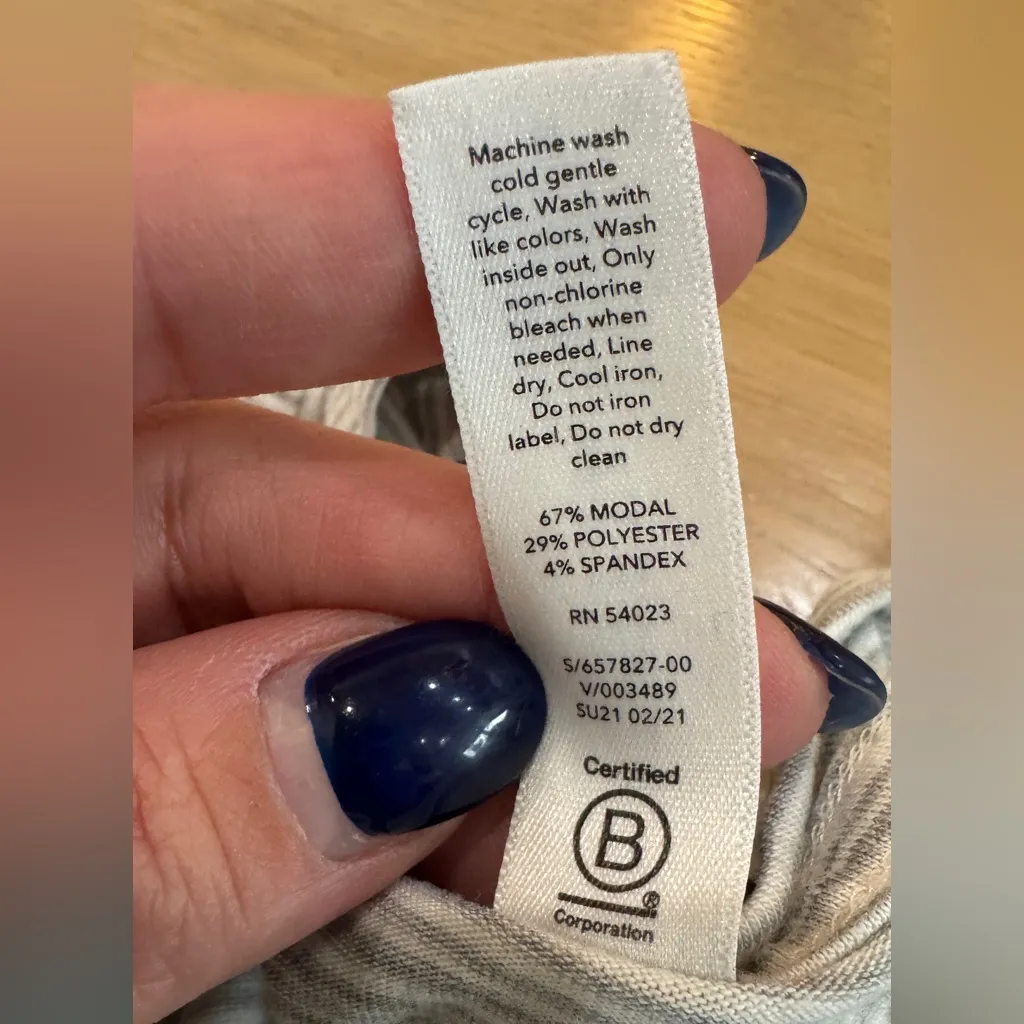 Athleta Cloudlight Stratus Striped Tee Whisper Stripe White/ Heather Grey large - Image 5