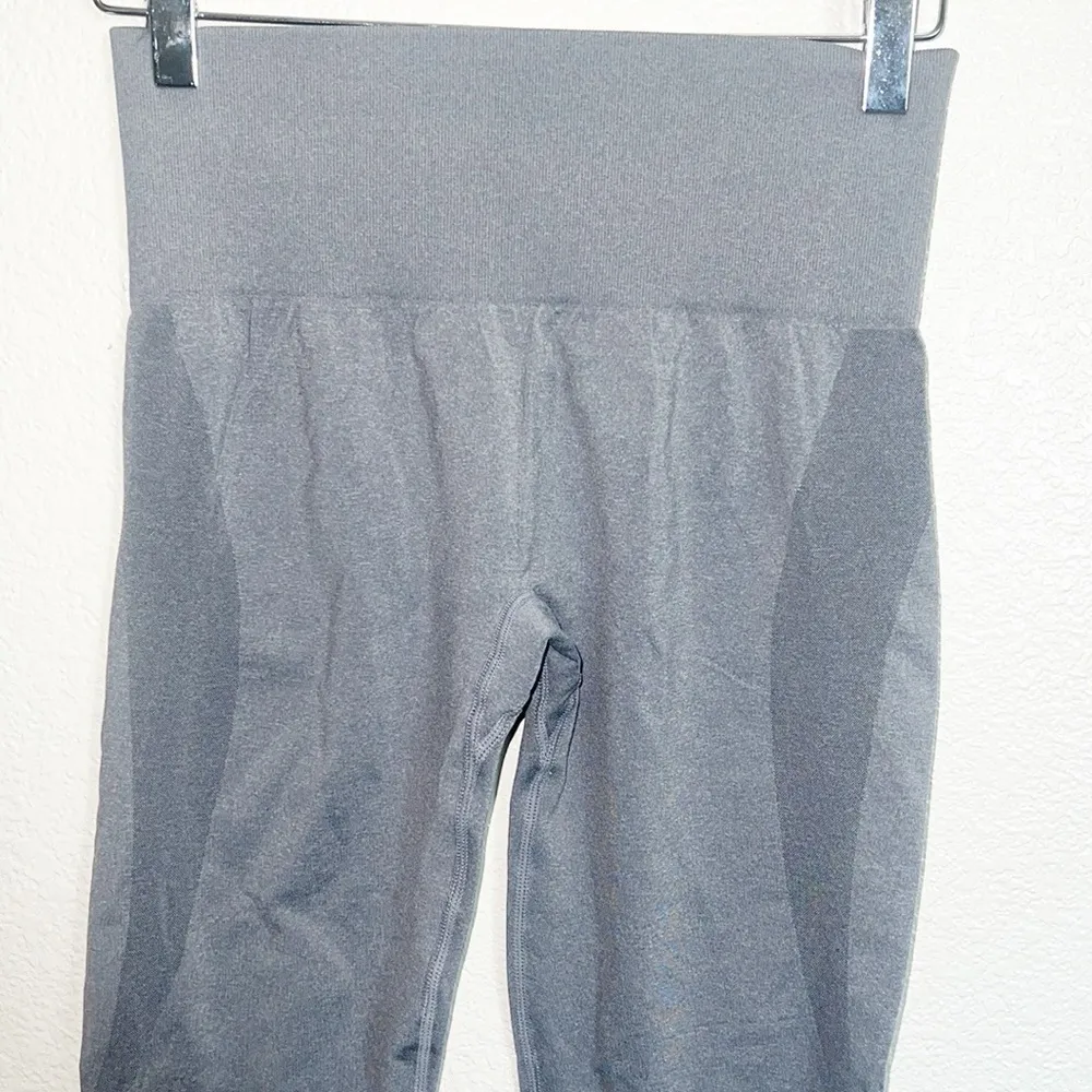 NVGTN Navi Gray Seamless High Waisted Compressive Waist Button Contour Leggings - Image 2