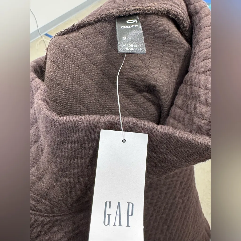 GapFit Quilted Mock Neck Pullover Brown Small NWT Athleisure w/ Pockets - Image 4