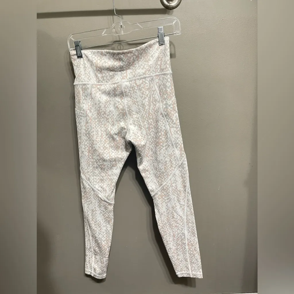 Athleta Salutation Stash Pocket Serpent White Leggings Size‎ S - Image 2