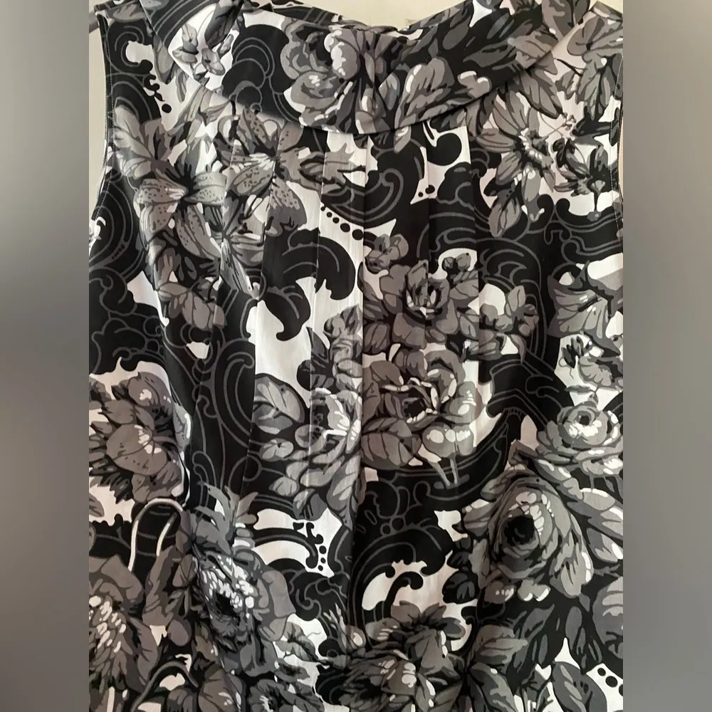 Talbots Black and White Floral Sleeveless Blouse - Image 5