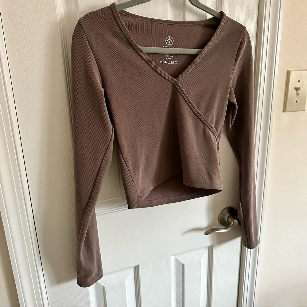 Move Theology Women’s Tan Cropped Workout Top Size Medium - Image 5