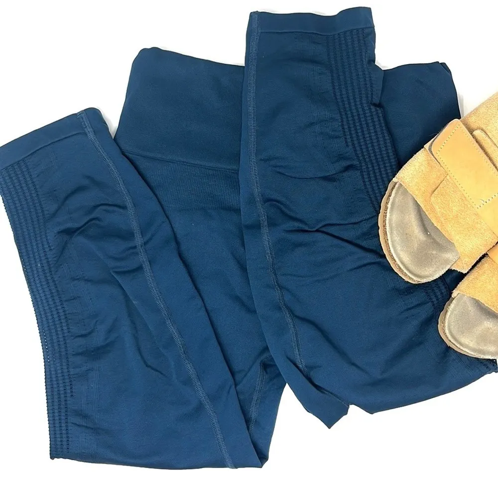 ATHLETA leggings Mesh Around Seamless Capri Medium - Image 2