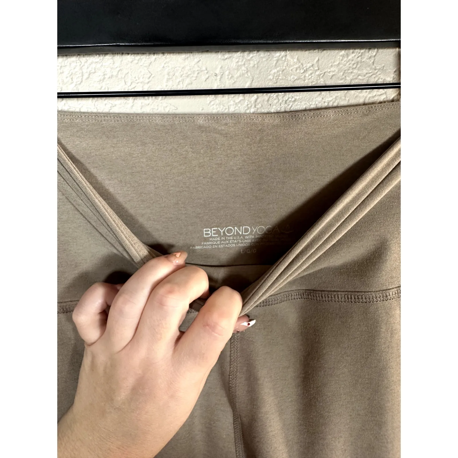 Beyond Yoga Cream Yoga Pants Size Large - Image 4