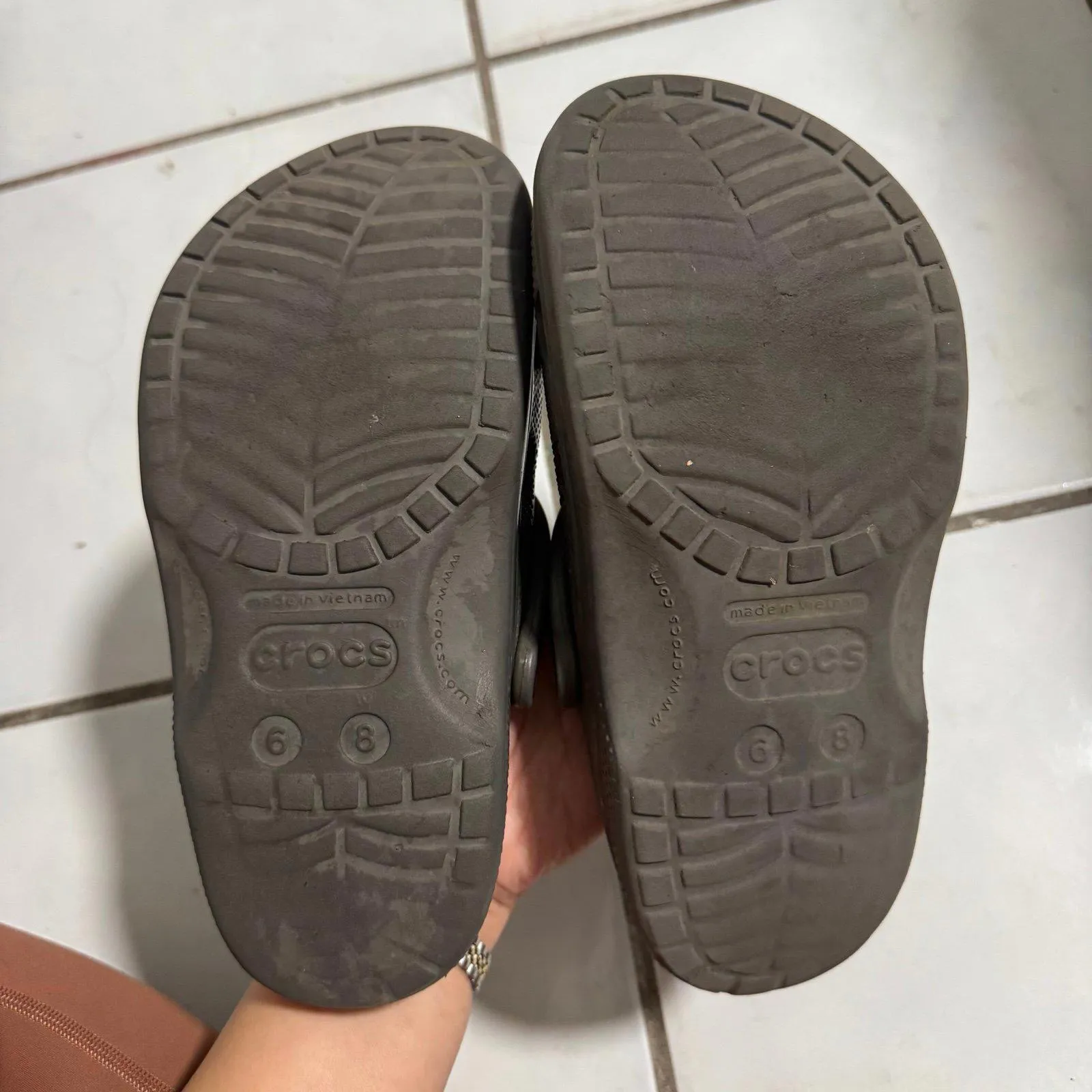 grey crocs - Image 3