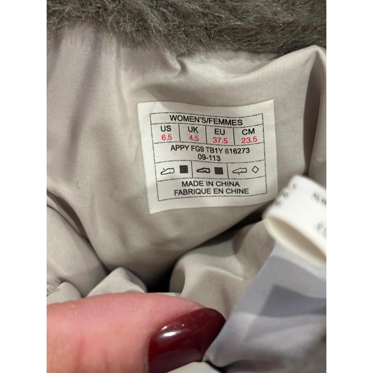 NEW North Face Women's Goose Down Boots Faux Fur Trim 6.5 - Image 8