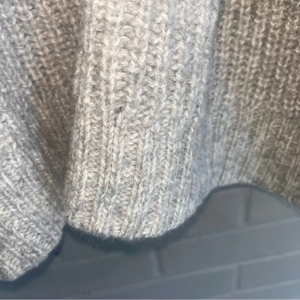 Eddie Bauer Vintage Chunky Long Sleeve Grey/Cream Wool Sweater M - Image 9