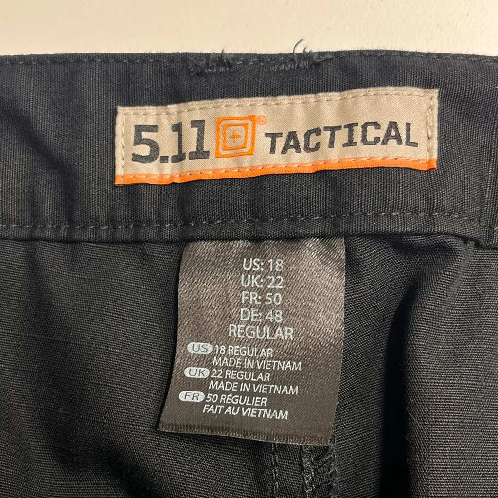 Imperfect 5.11 Tactical capri pants black cargo pants size 18 regular pockets - Image 10