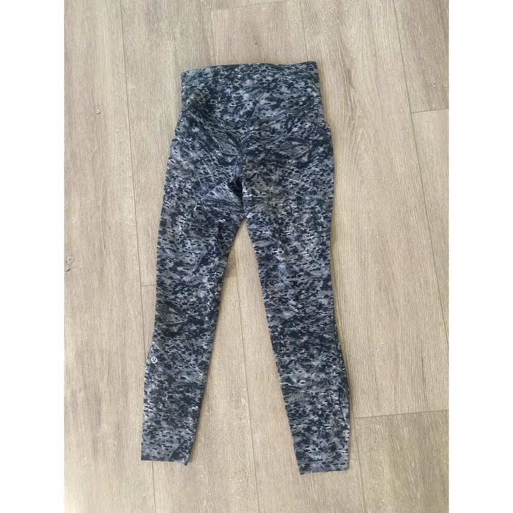 Lululemon Base Pace HR Tight 25”‎ Sz 6 In Estuary Grey - Image 4