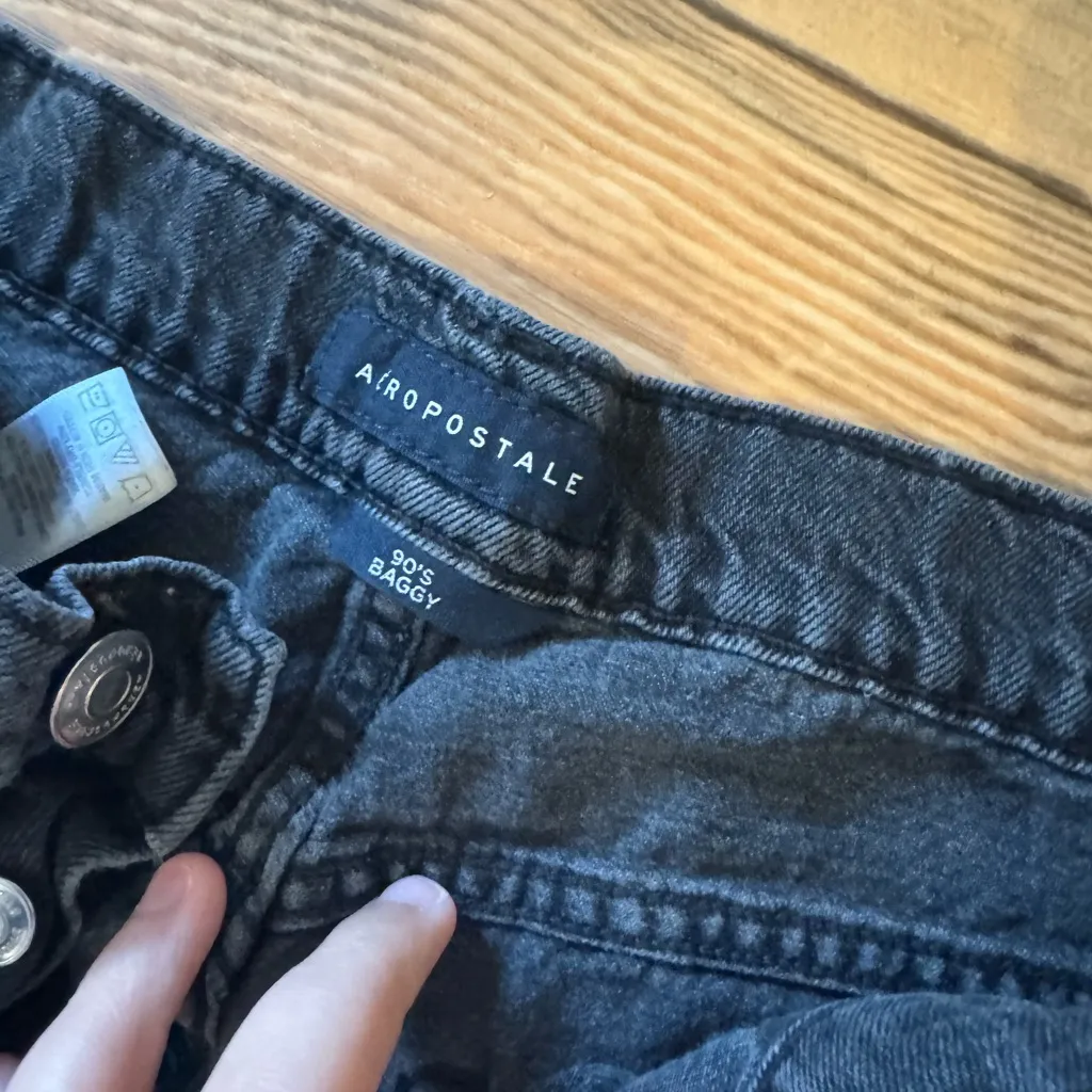 Aeropostale Charcoal Distressed Cropped Jeans - Image 5