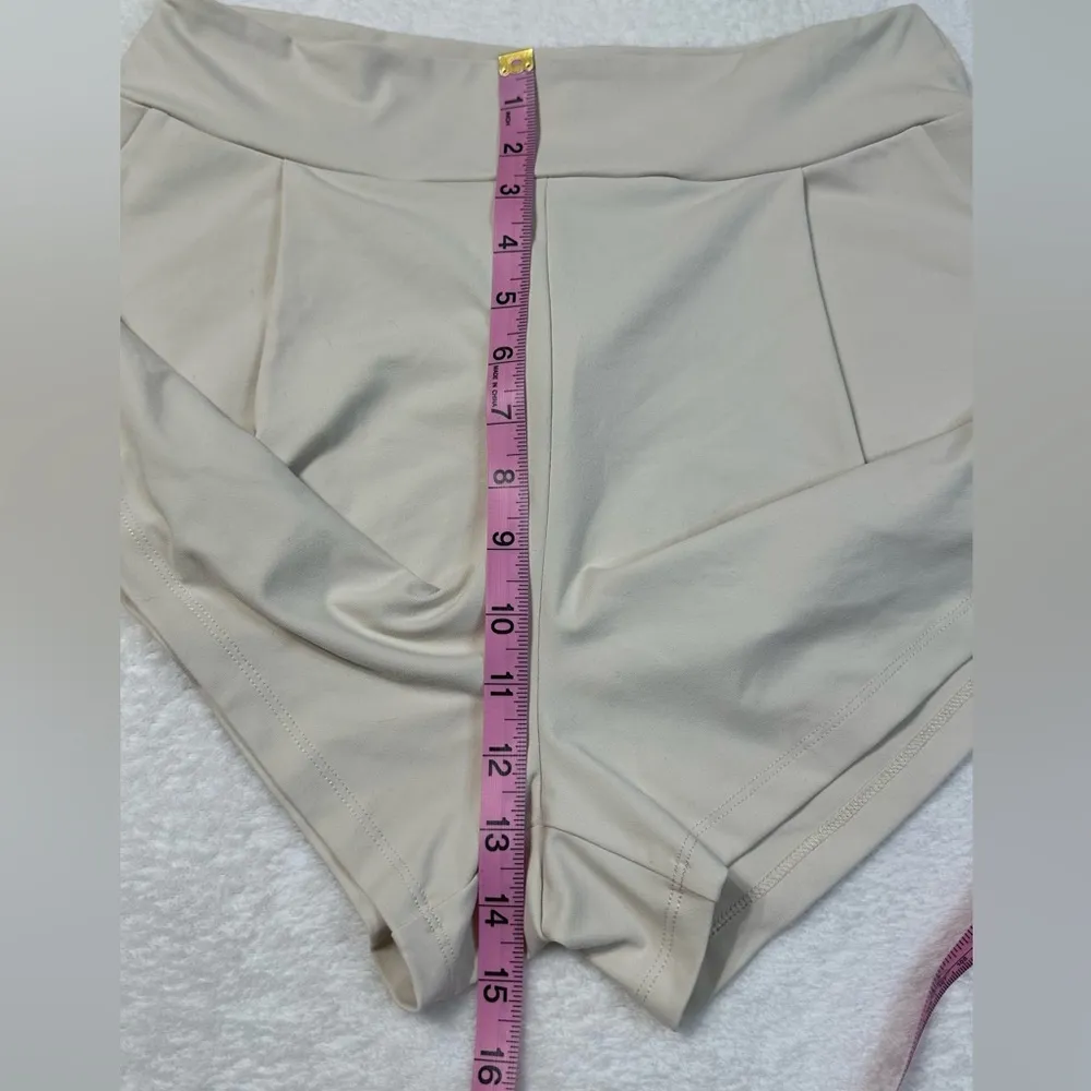 NWT Susana Monaco Pleated Short, Blanched Almond in Size M - Image 9