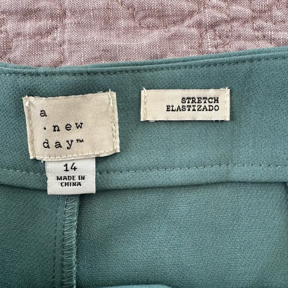 NWT  Midi Shorts 4” in Turquoise - Image 3