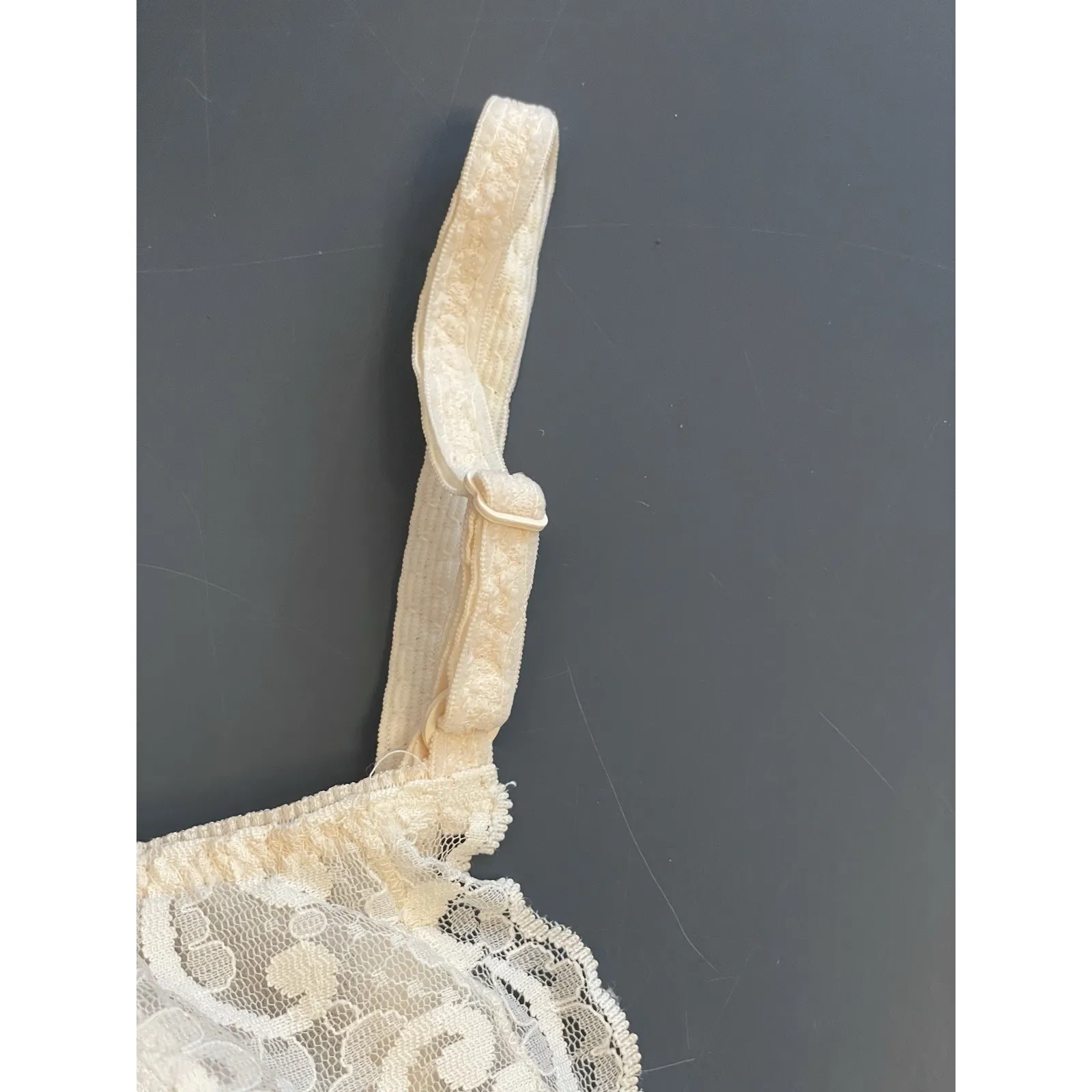 Vintage Maidenform Sweet Classic Bra 34B Ivory Lace Wireless Front 6848 New - Image 4