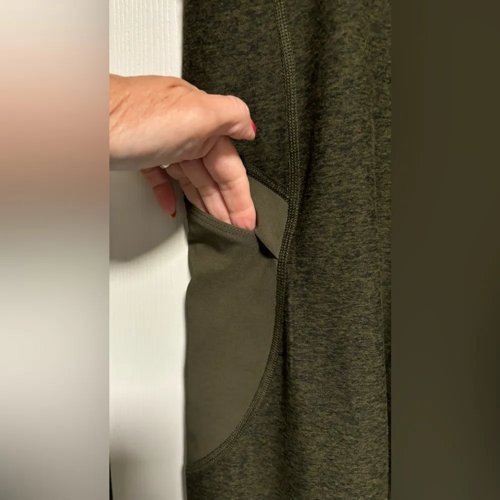 Old Navy Go Dry Leggings with Snap Utility Pocket at Waist - Image 6