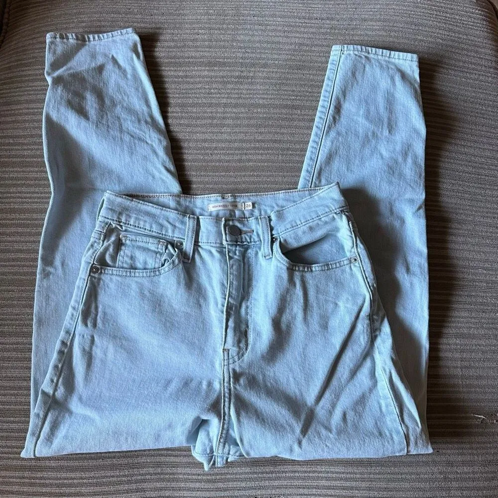 Levi high waisted taper jeans 26 - Image 2