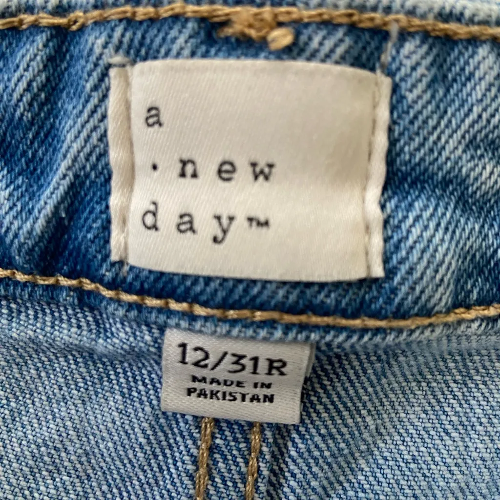 A New Day High Rise Tapered Leg Light Wash Jeans Front Seams Size 12/31R 90’s - Image 4