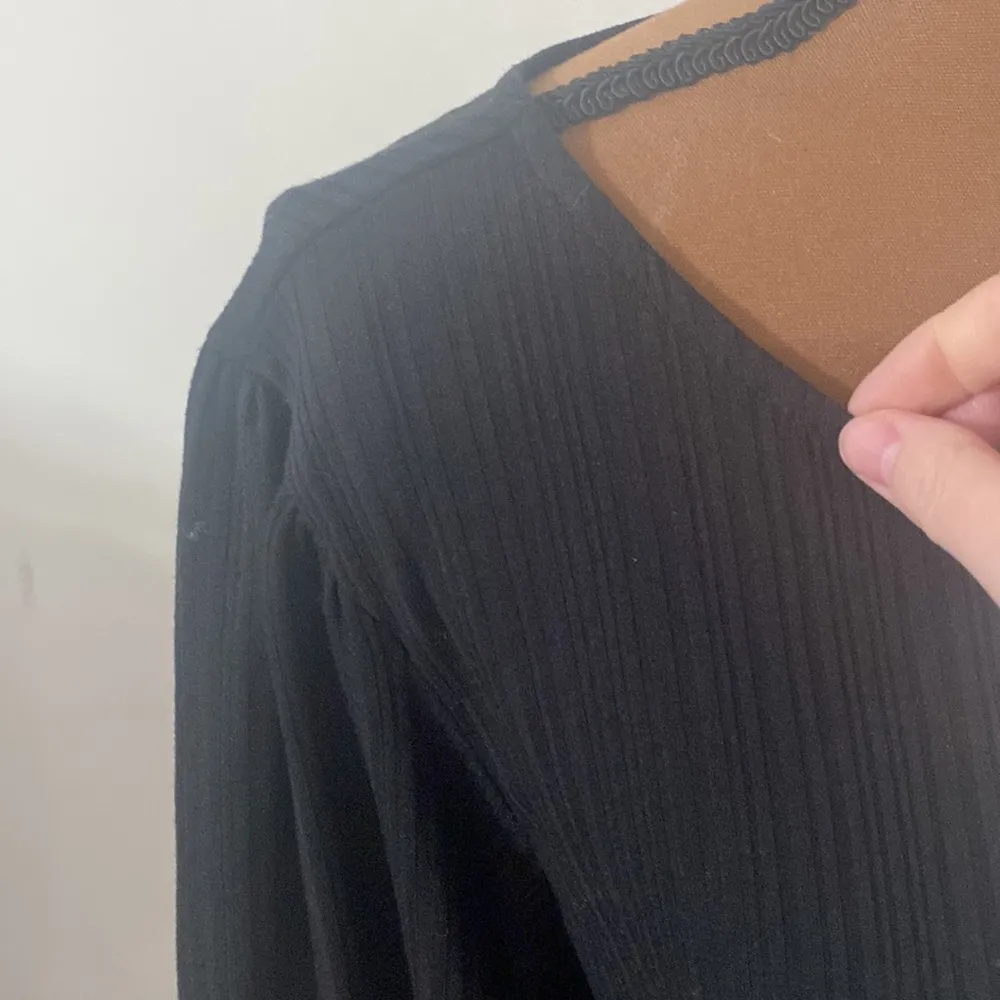 W5 textured ribbed open back cutout puff sleeve blouse size XL - Image 5