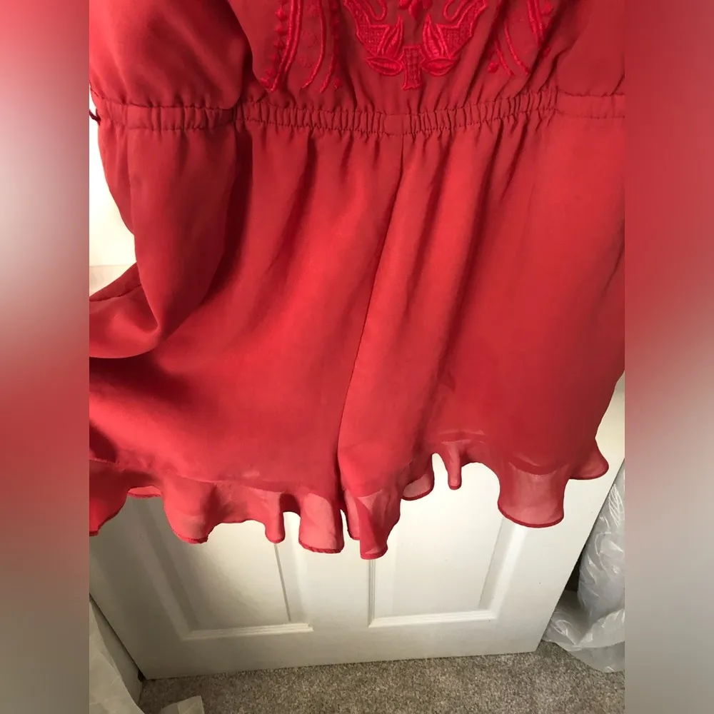 embroidery sleeveless romper missing belt, size XL - Image 3