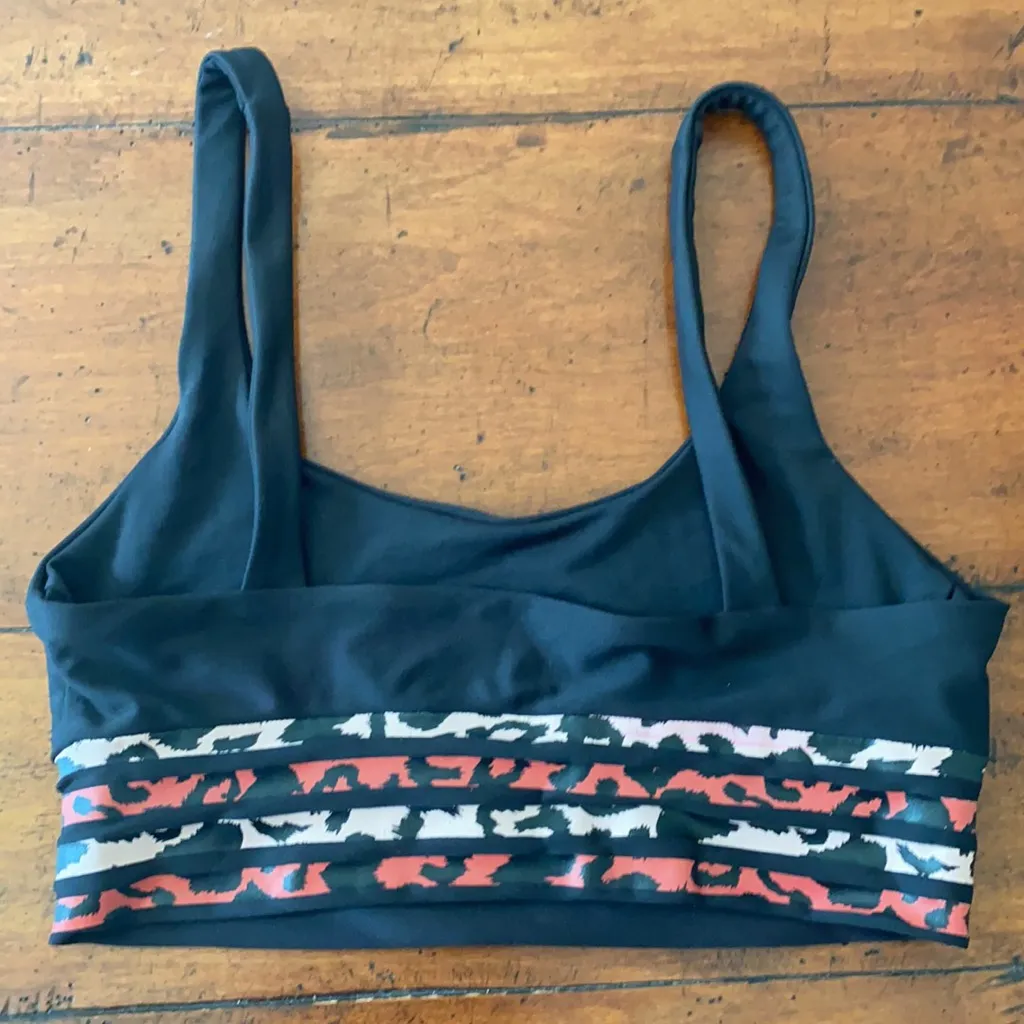 NWT Beach Riot Leah black sports bra with cheetah print stripes - Image 5
