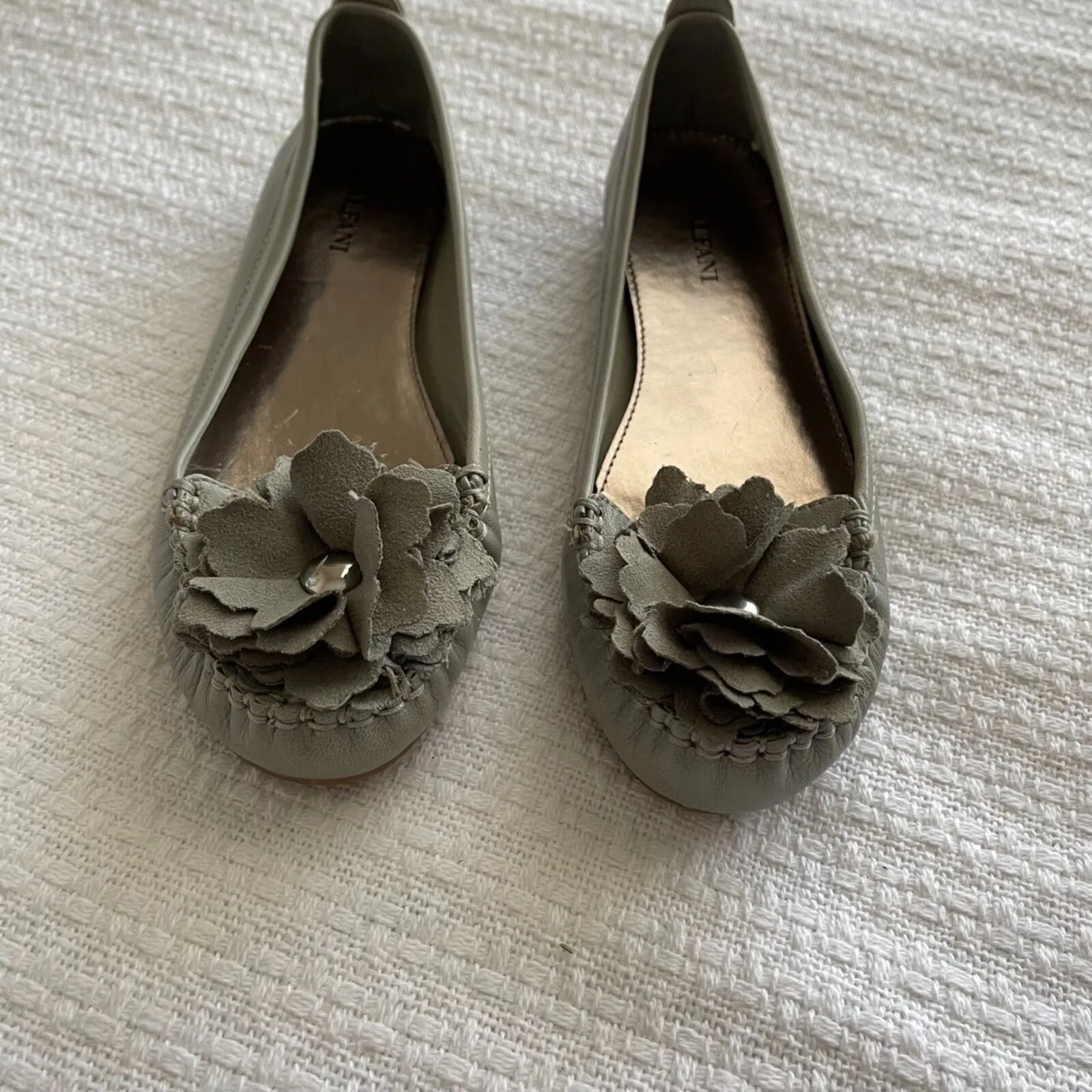 Size 6.5 Alfani Cory Gray Leather Flats with Fabric Floral Detail - Image 3