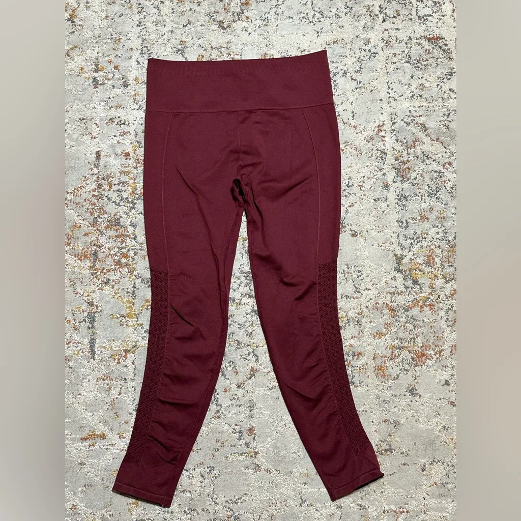 FABLETICS High-Waisted Seamless Ruched Legging Size Medium burgundy - Image 4