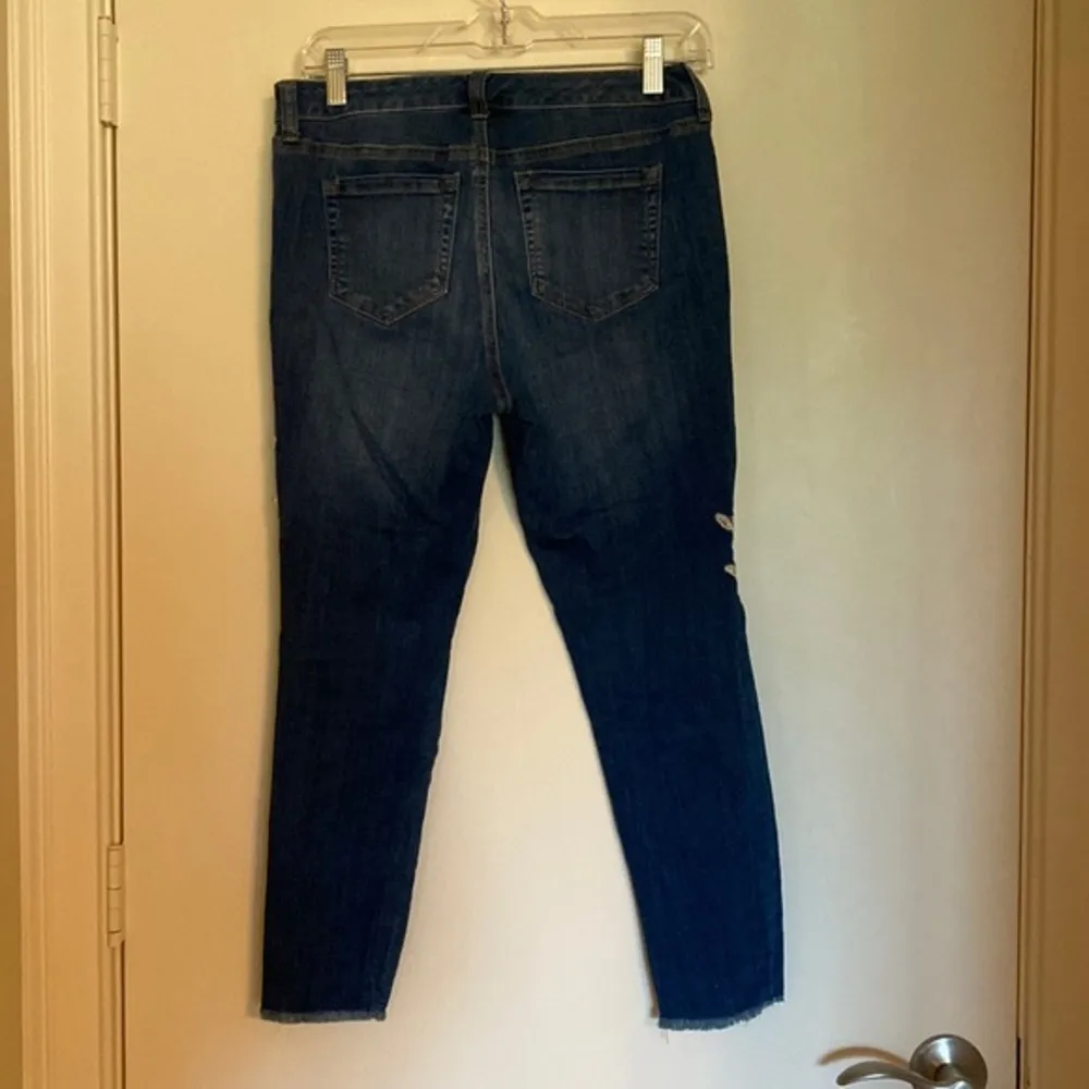 Jeans with gold flower‎ appliqué - Image 6