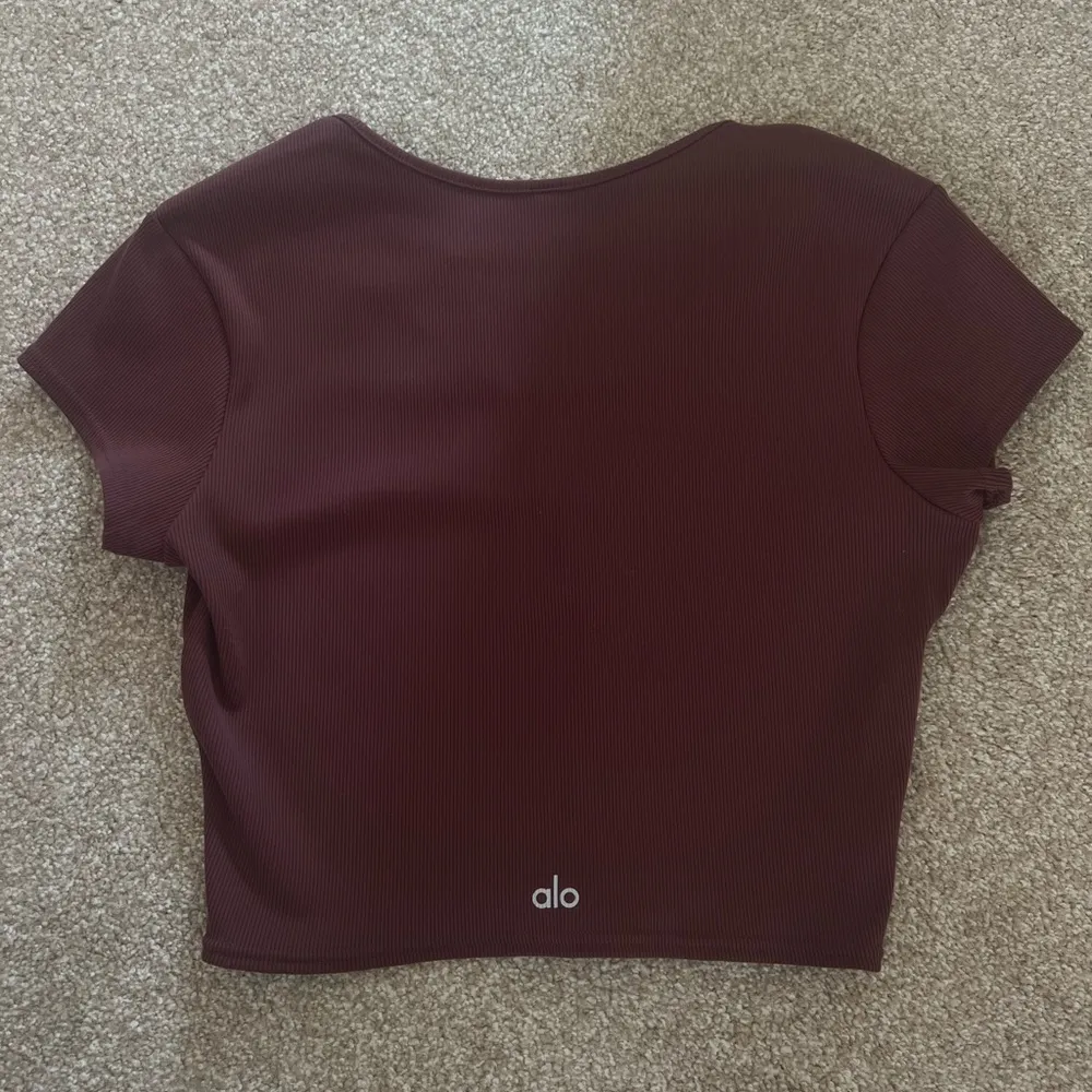 ALO yoga vee neck crop top - Image 2