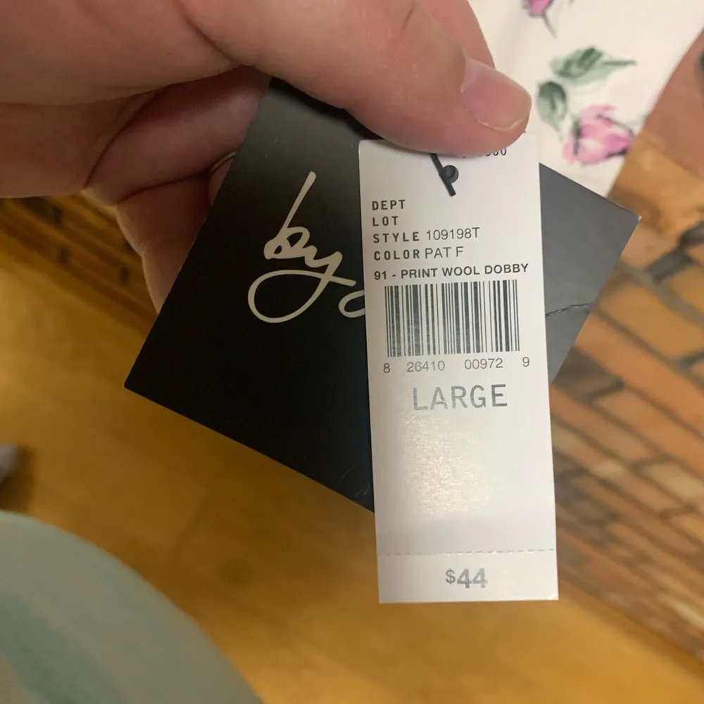 By & By White and Pink Notched Collar Button Down Shirt Size undefined - Image 3