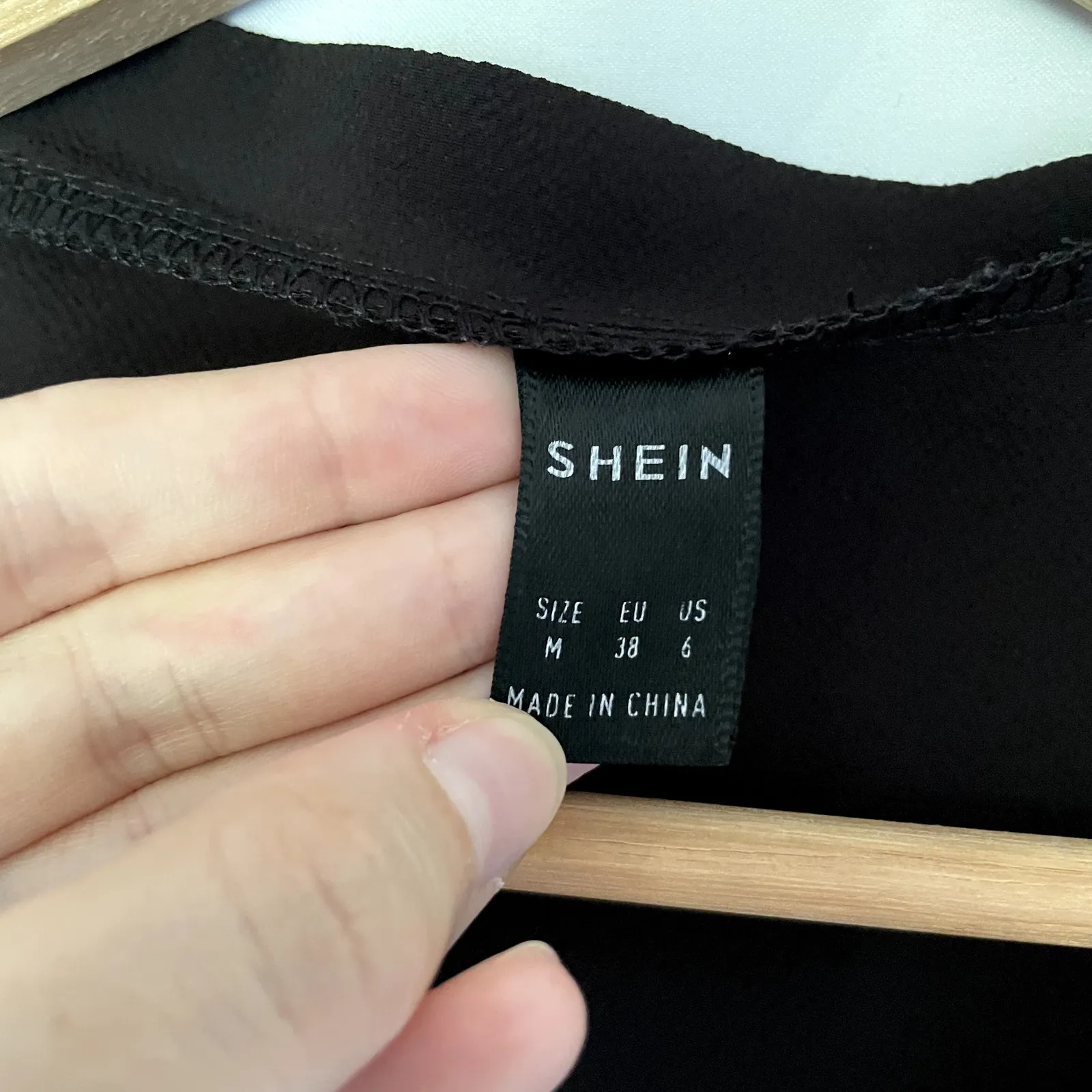 Shein lightweight black frilled sleeveless v-neck summer blouse women's size M - Image 3