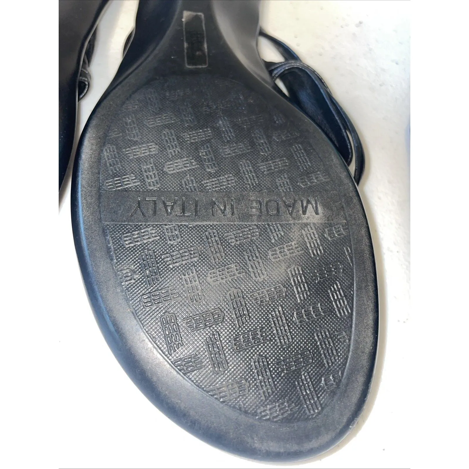 Italian Shoemakers Women's Black Flip Flop Sandals Size 8 - Image 6