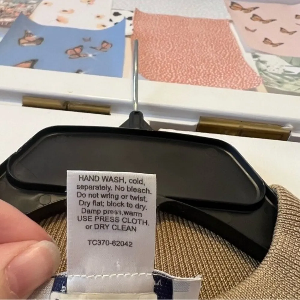 Women’s Tan Mockneck Silk Sweater Size Medium - Image 5