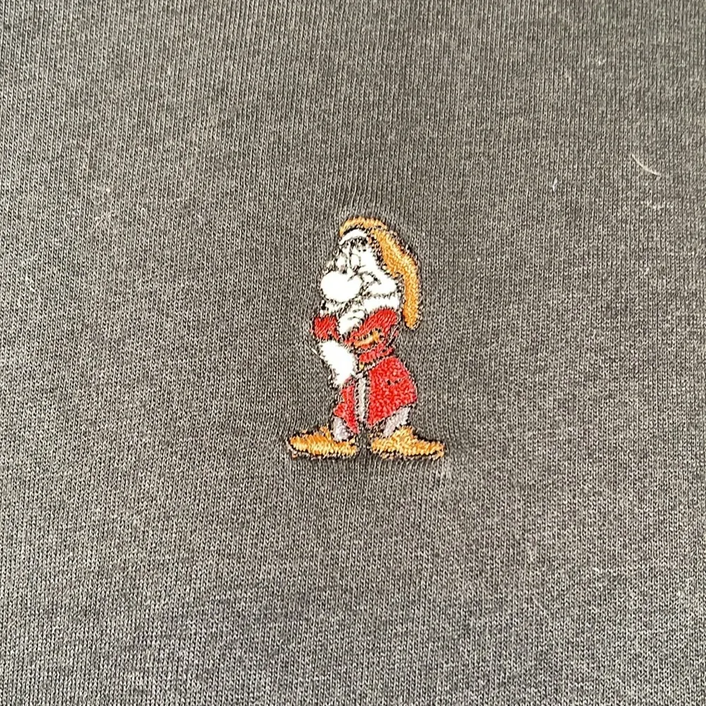 Disney Parks Black Sweatshirt GRUMPY Snow White Pullover Top Large EUC #1723 - Image 5