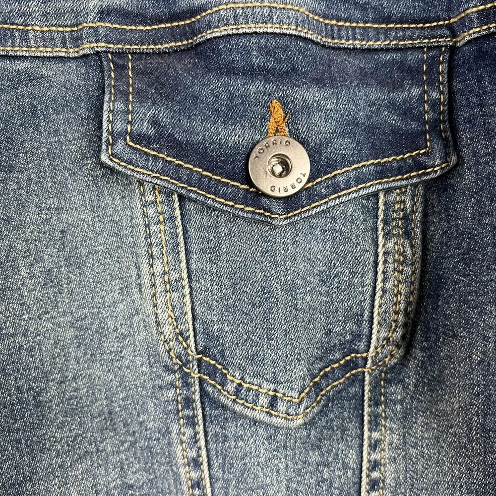 Torrid Plus 1X Trucker Jean Jacket Denim Blue Medium Wash Stretch Pockets NEW - Image 5